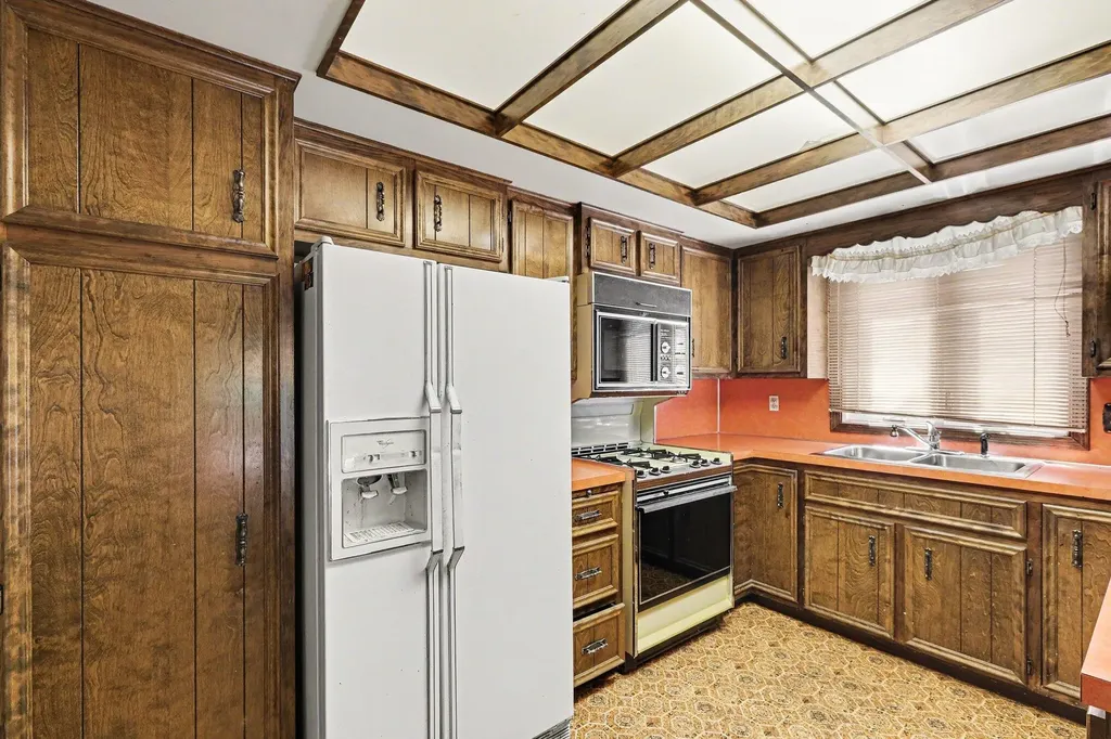 2085 Jamestown Drive SE Kentwood City MI 49508