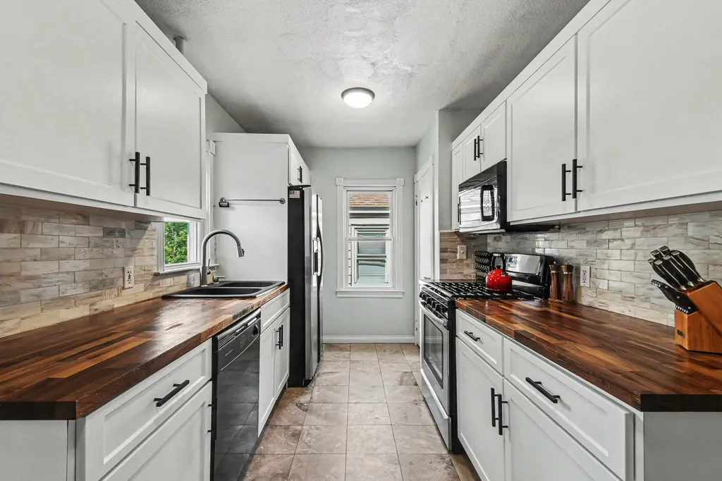 1432 Ardmore Street SE Grand Rapids City MI 49507