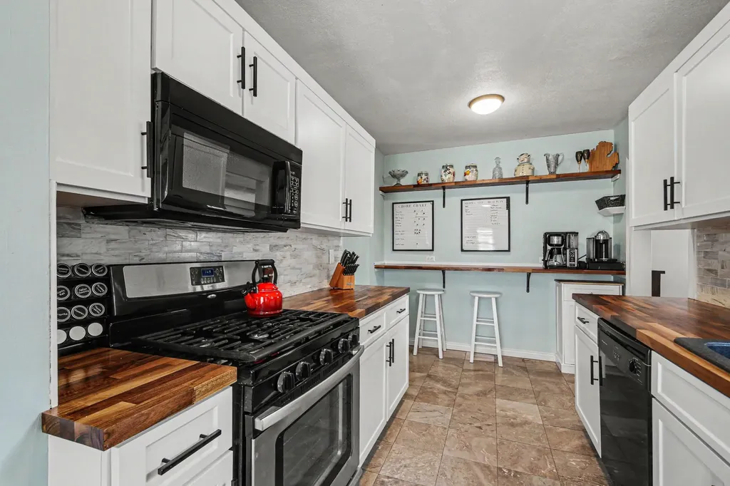 1432 Ardmore Street SE Grand Rapids City MI 49507
