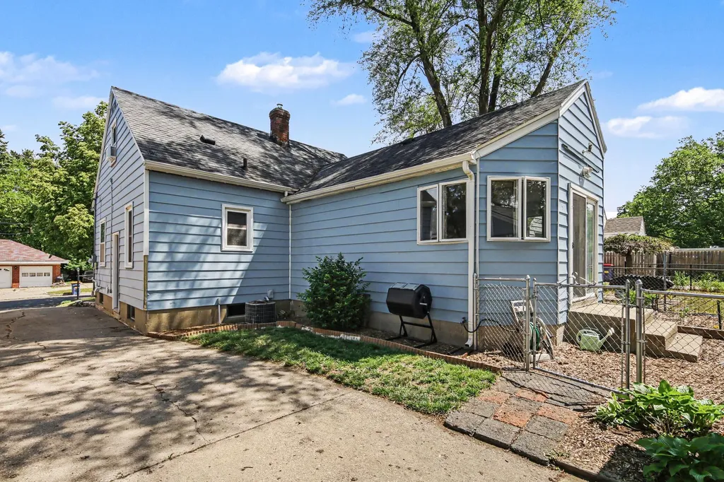 1432 Ardmore Street SE Grand Rapids City MI 49507