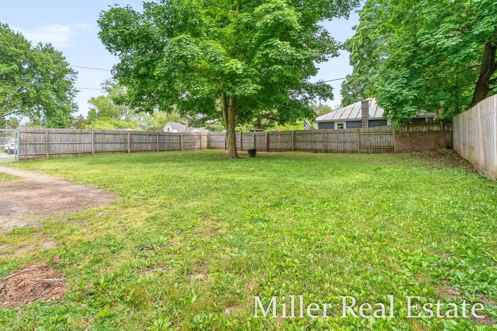 636 E Madison Street Hastings City MI 49058