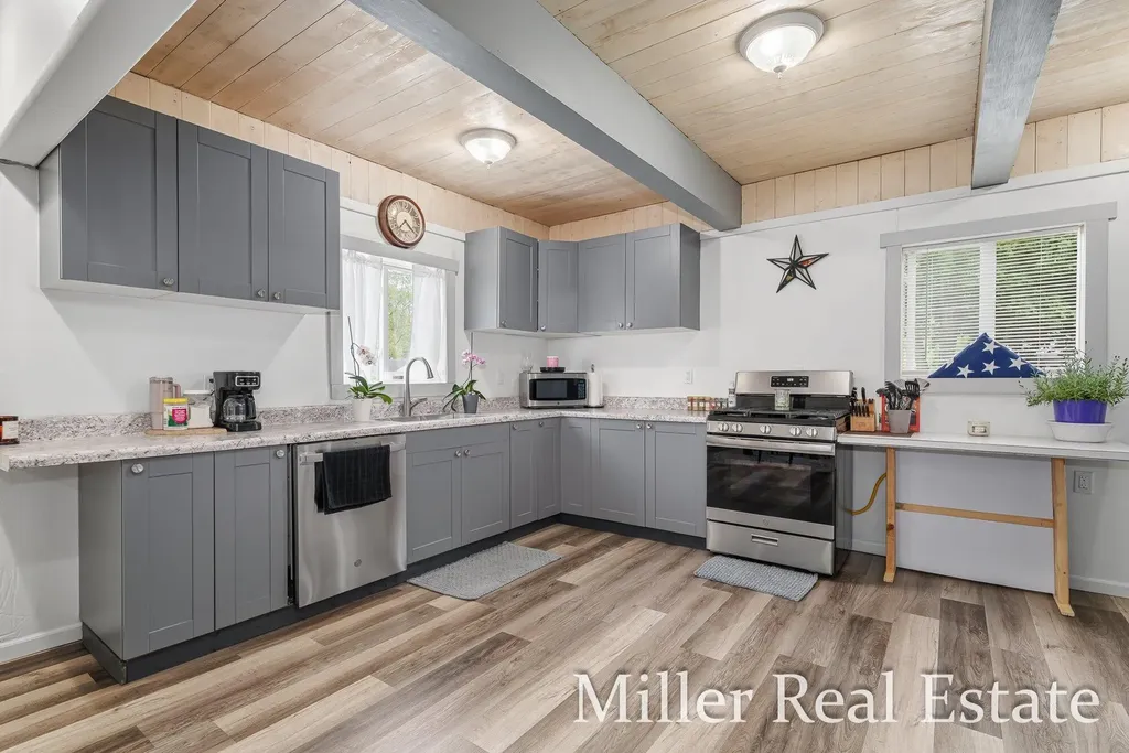 636 E Madison Street Hastings City MI 49058