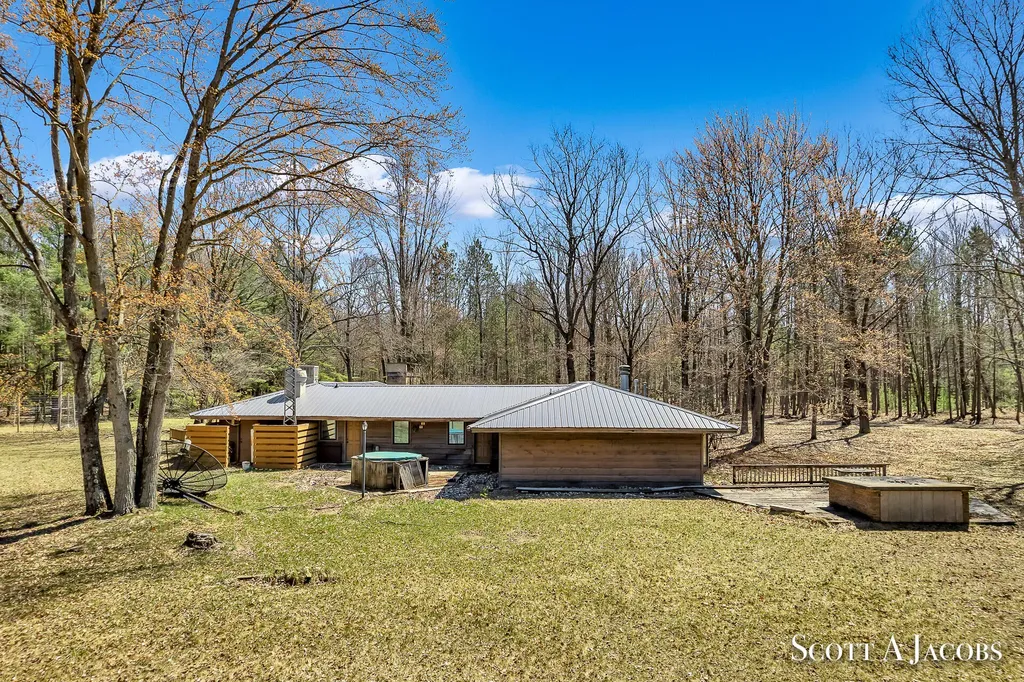 1125 Chaput Drive Orient Township MI 49679