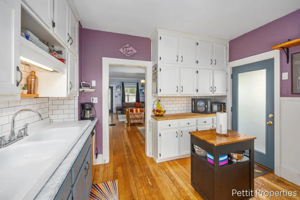 3897 Grand Street SW Grandville City MI 49418