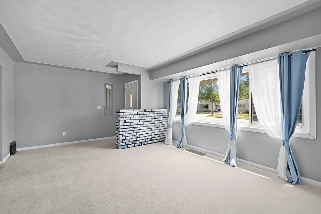 631 Oakcrest Street SW Kent City Village MI 49509