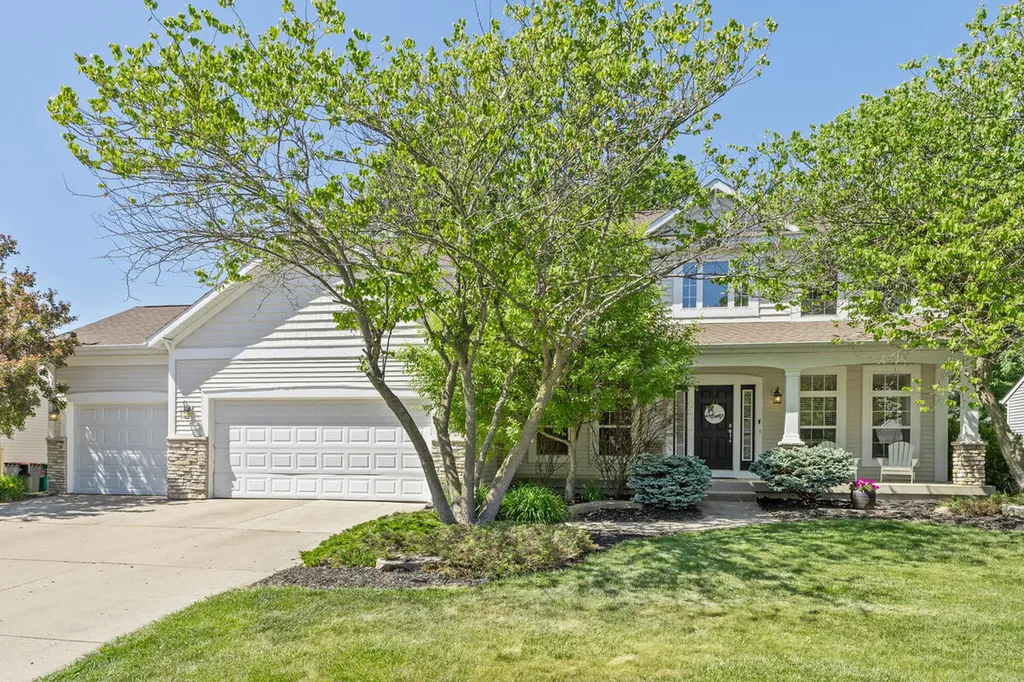 3457 N Meadow Grove Drive SE Kentwood City MI 49512