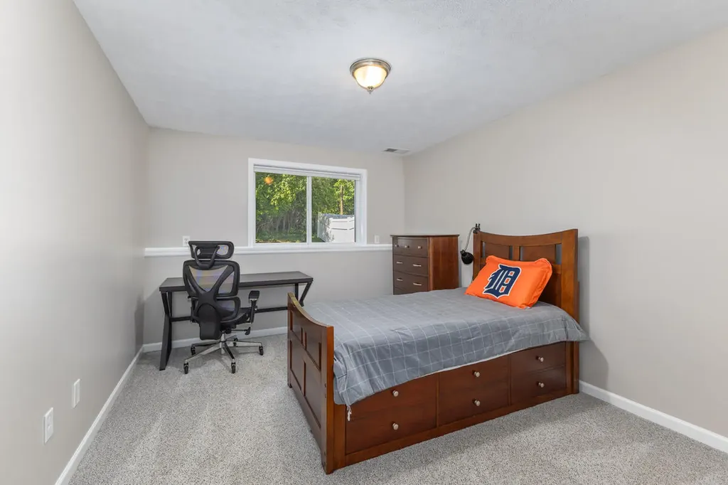 3457 N Meadow Grove Drive SE Kentwood City MI 49512
