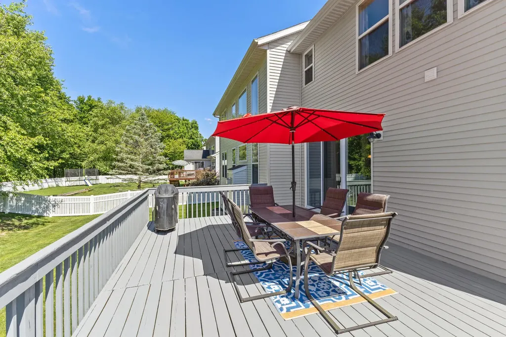 3457 N Meadow Grove Drive SE Kentwood City MI 49512