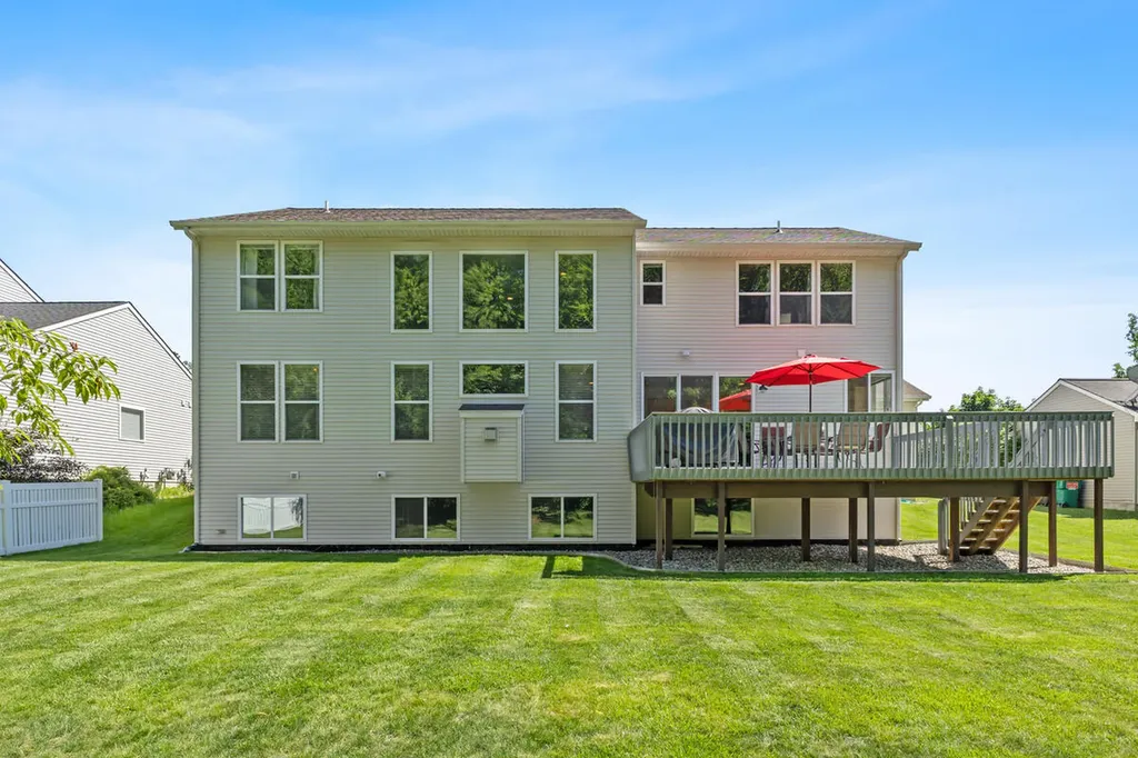 3457 N Meadow Grove Drive SE Kentwood City MI 49512