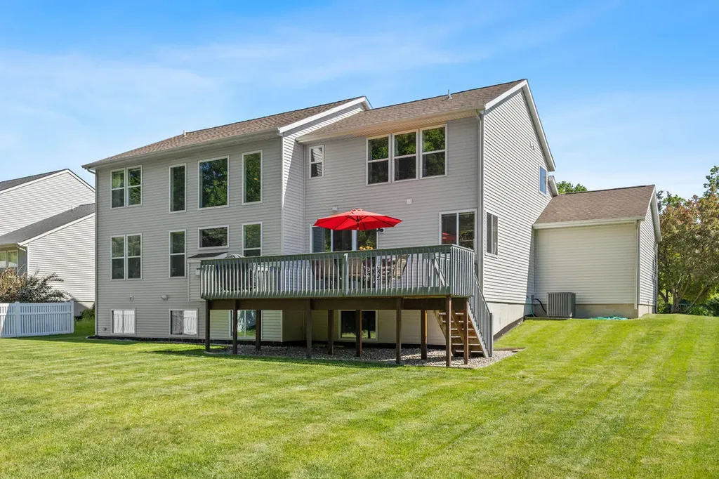 3457 N Meadow Grove Drive SE Kentwood City MI 49512