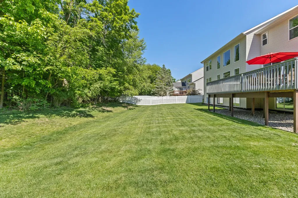 3457 N Meadow Grove Drive SE Kentwood City MI 49512