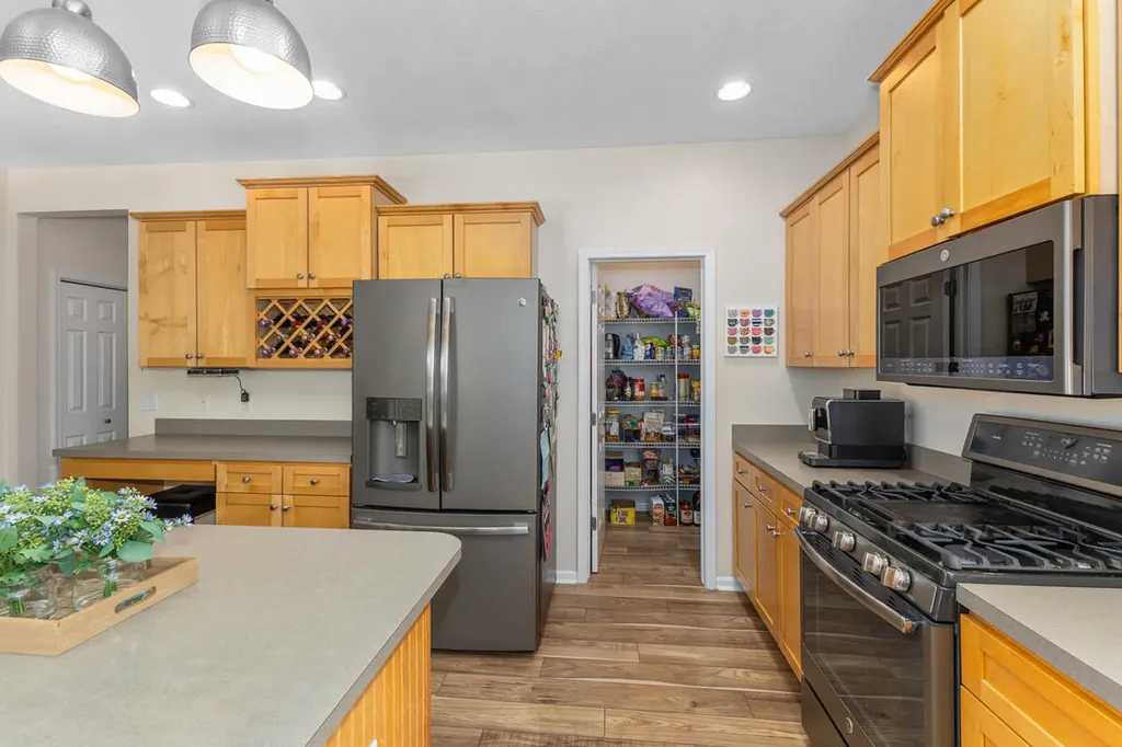 3457 N Meadow Grove Drive SE Kentwood City MI 49512