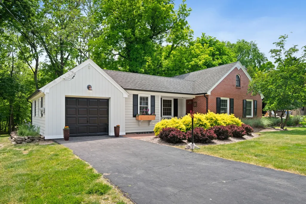 1506 Berkshire Drive SE Grand Rapids City MI 49508