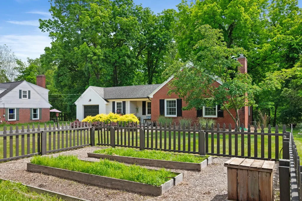 1506 Berkshire Drive SE Grand Rapids City MI 49508