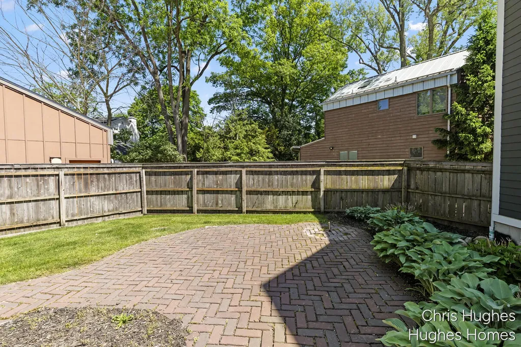 2525 Lake Drive SE East Grand Rapids City MI 49506