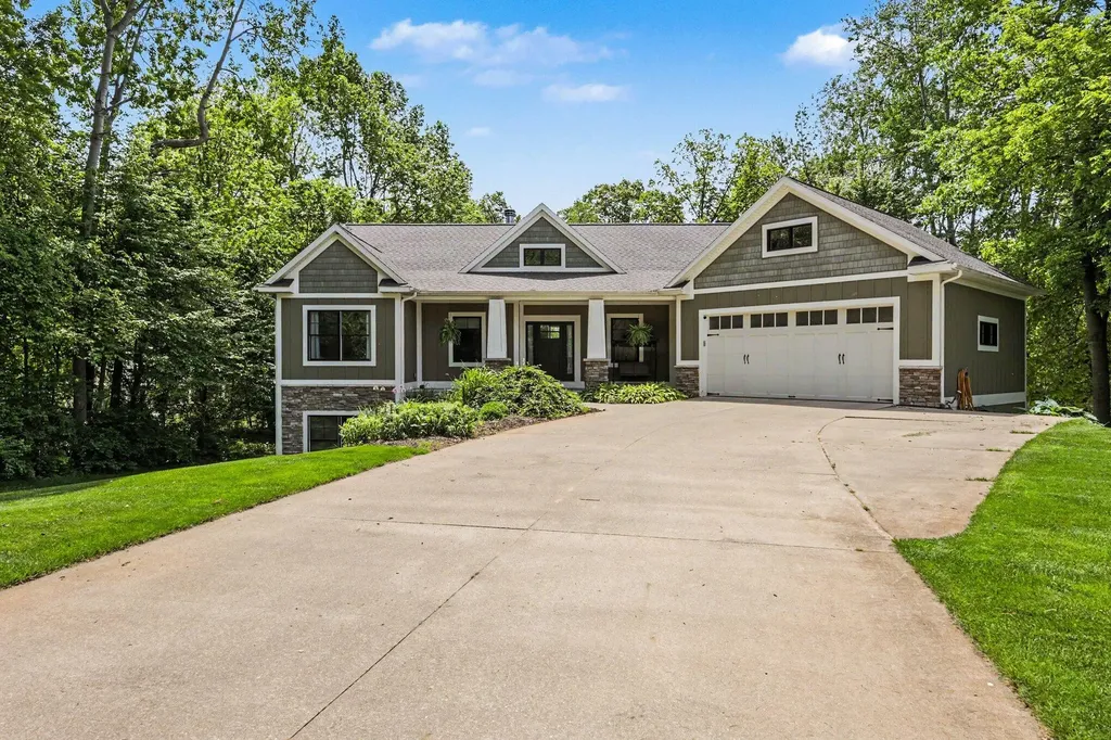 5318 Lamont Farms Drive Polkton Charter Township MI 49404