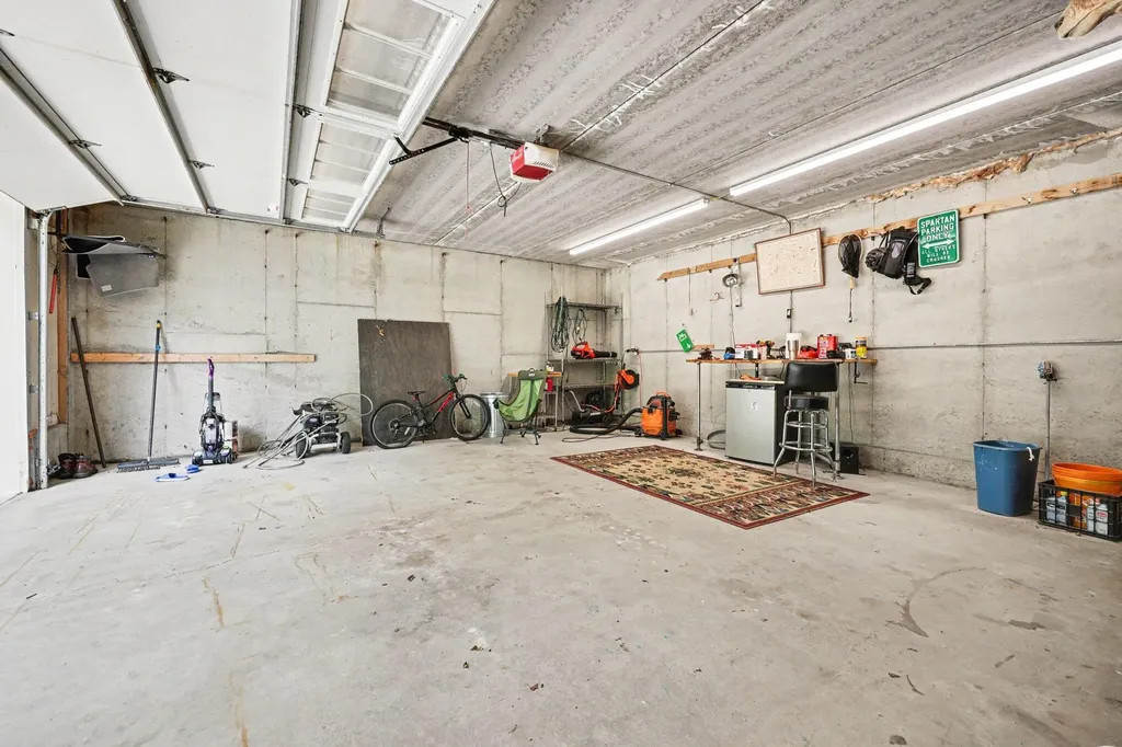 5318 Lamont Farms Drive Polkton Charter Township MI 49404