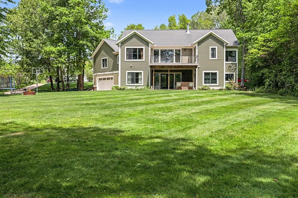 5318 Lamont Farms Drive Polkton Charter Township MI 49404