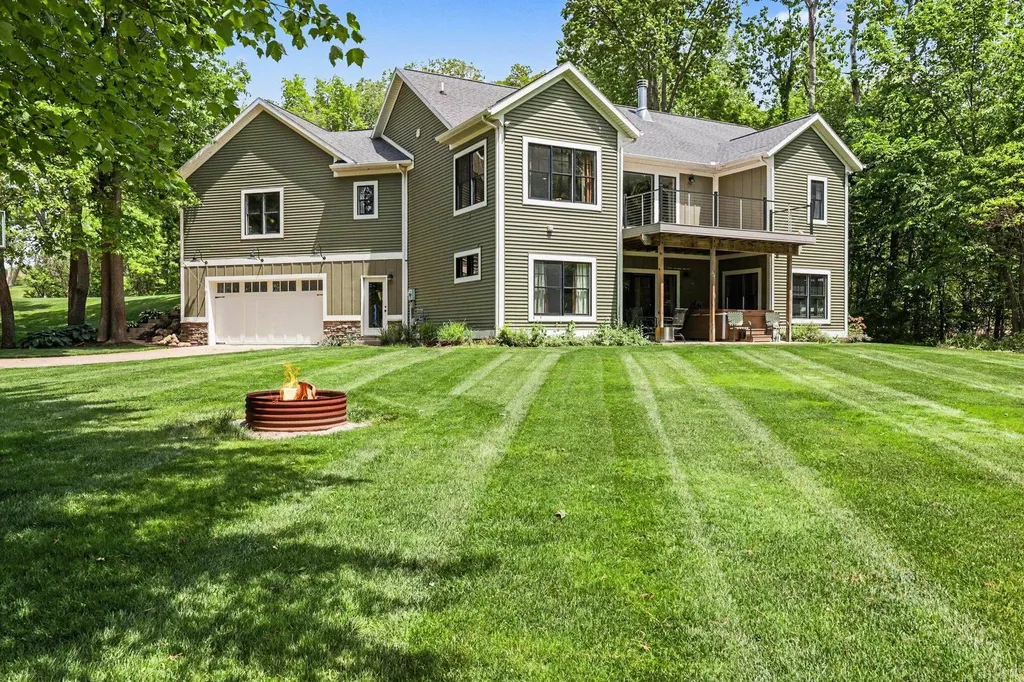 5318 Lamont Farms Drive Polkton Charter Township MI 49404