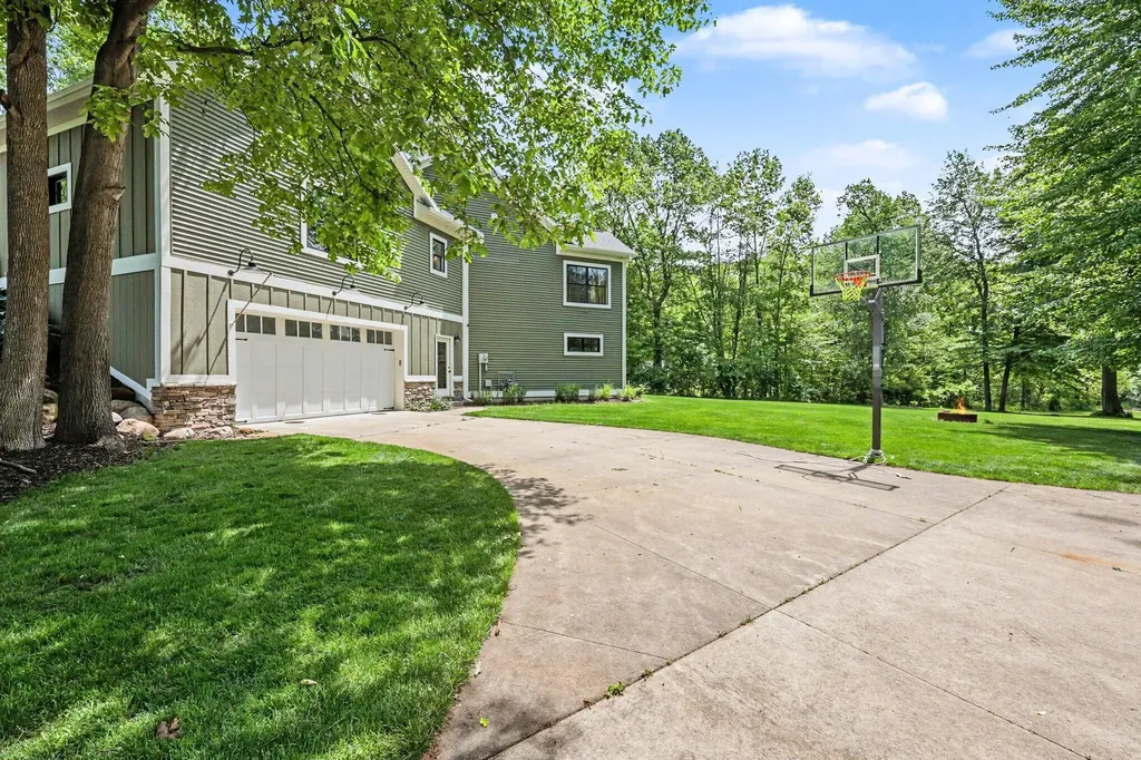 5318 Lamont Farms Drive Polkton Charter Township MI 49404