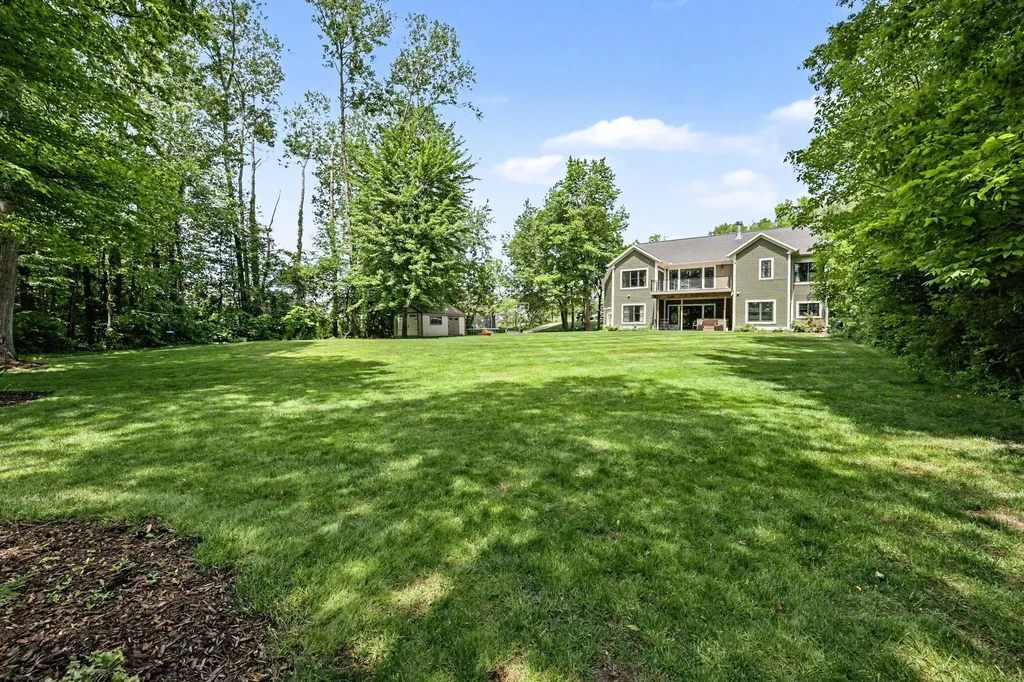 5318 Lamont Farms Drive Polkton Charter Township MI 49404