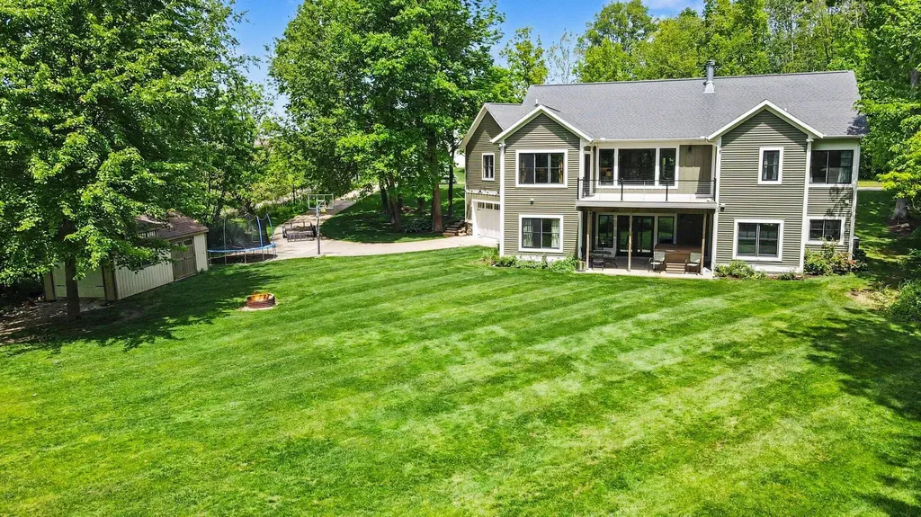 5318 Lamont Farms Drive Polkton Charter Township MI 49404