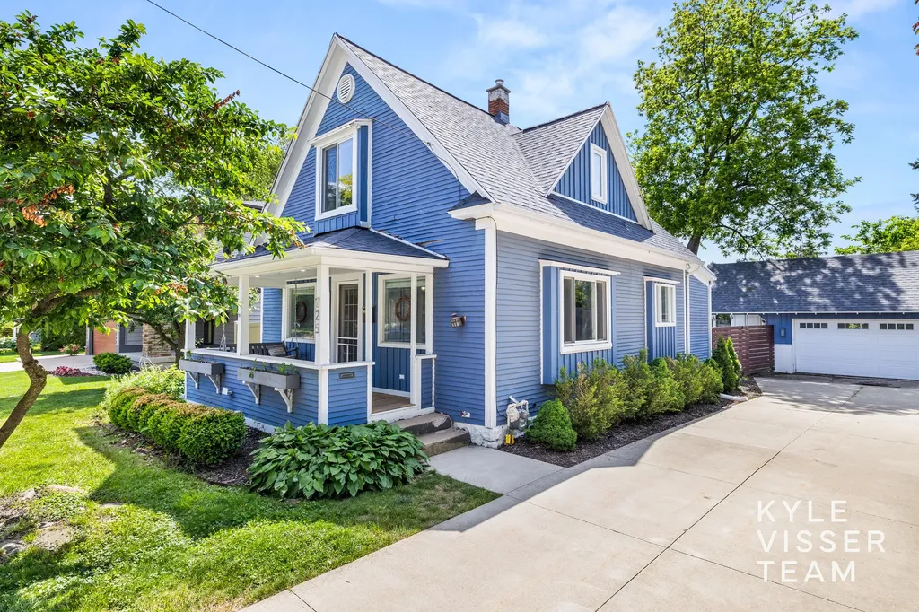 725 Gladstone Drive SE East Grand Rapids City MI 49506