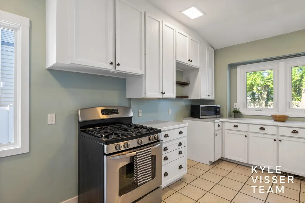 725 Gladstone Drive SE East Grand Rapids City MI 49506