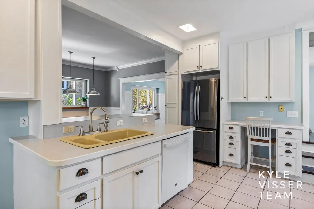 725 Gladstone Drive SE East Grand Rapids City MI 49506