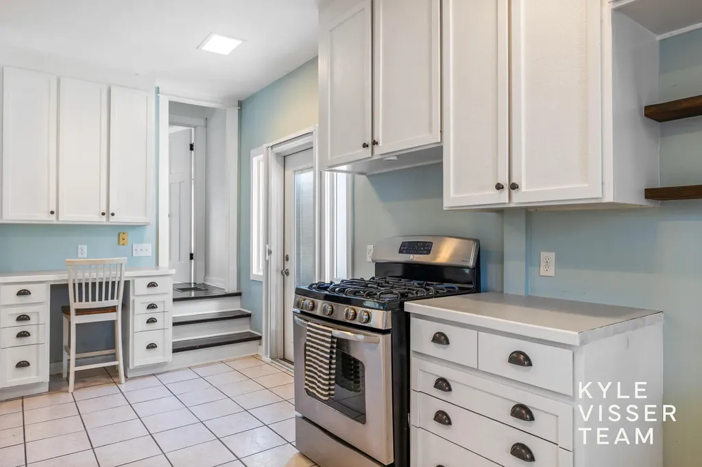 725 Gladstone Drive SE East Grand Rapids City MI 49506