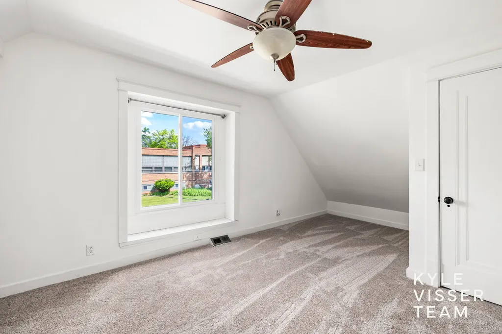 725 Gladstone Drive SE East Grand Rapids City MI 49506