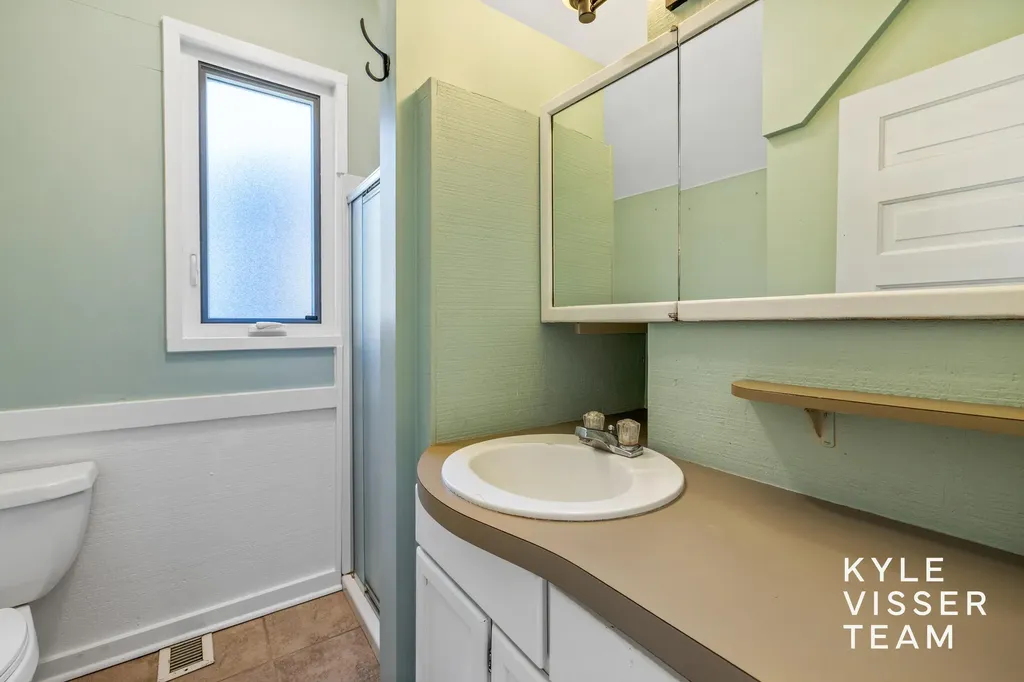 725 Gladstone Drive SE East Grand Rapids City MI 49506
