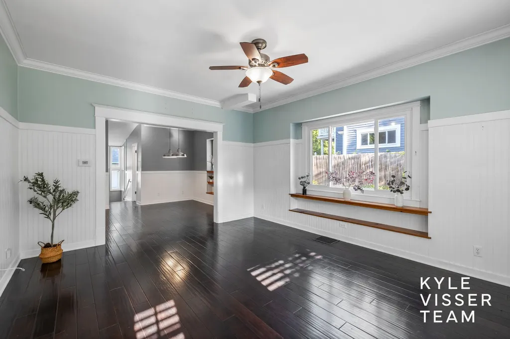 725 Gladstone Drive SE East Grand Rapids City MI 49506