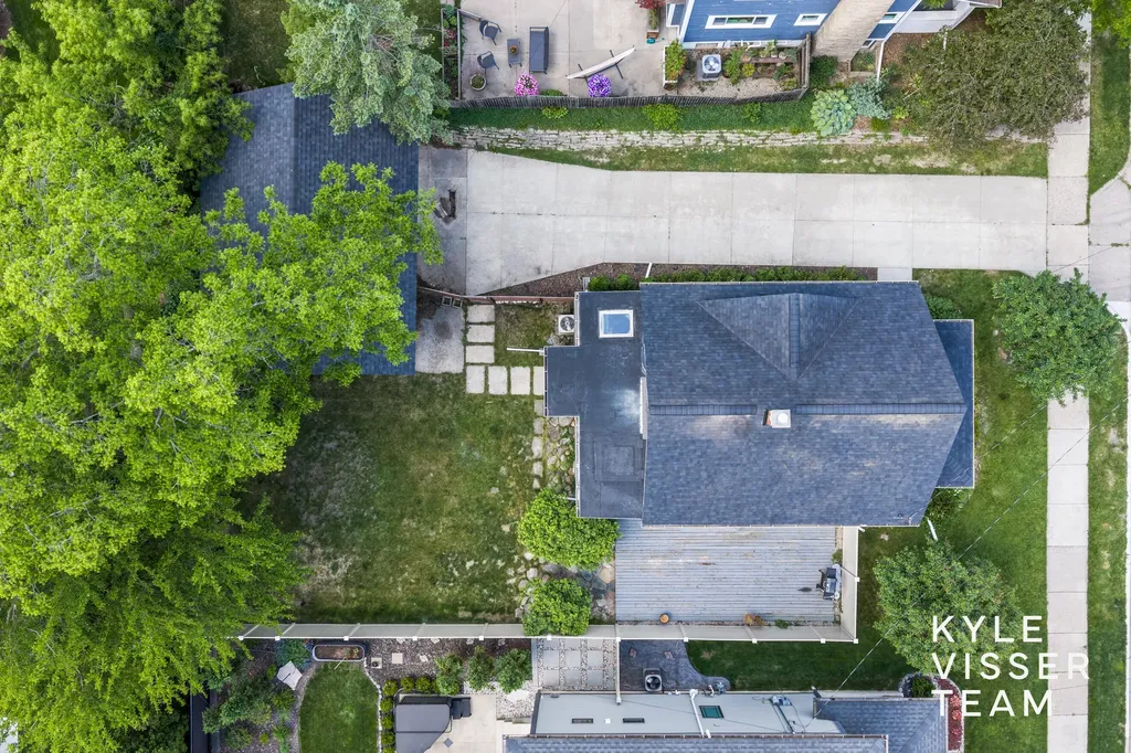 725 Gladstone Drive SE East Grand Rapids City MI 49506