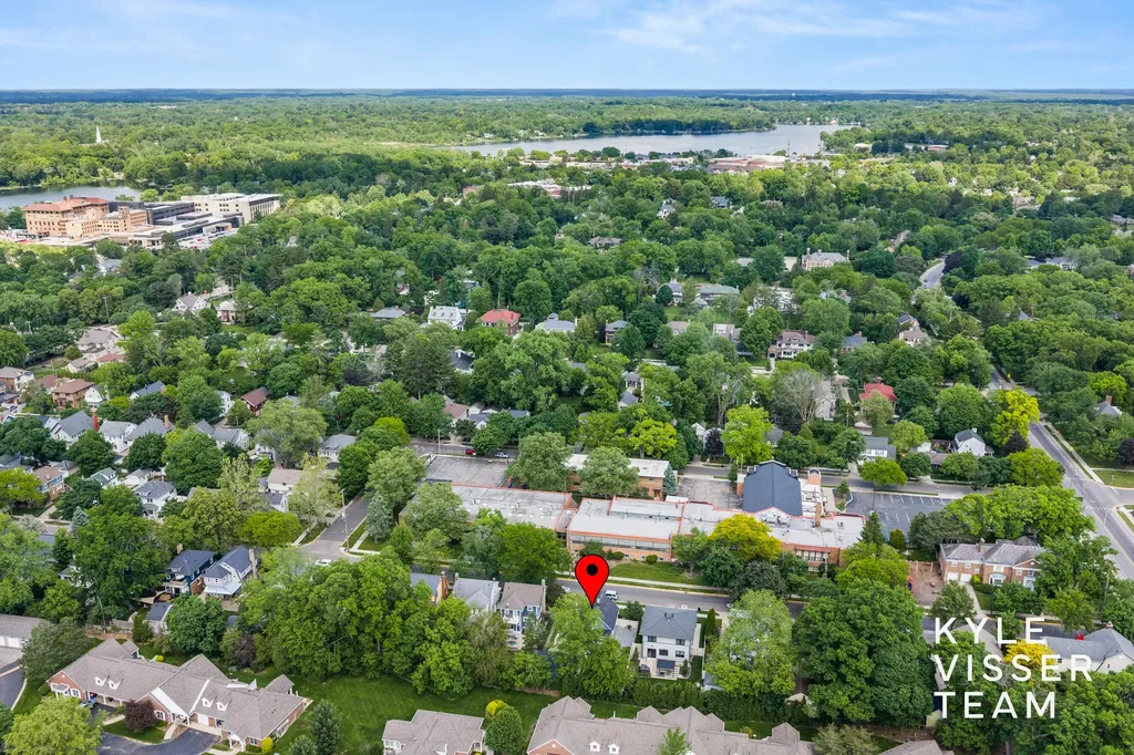 725 Gladstone Drive SE East Grand Rapids City MI 49506