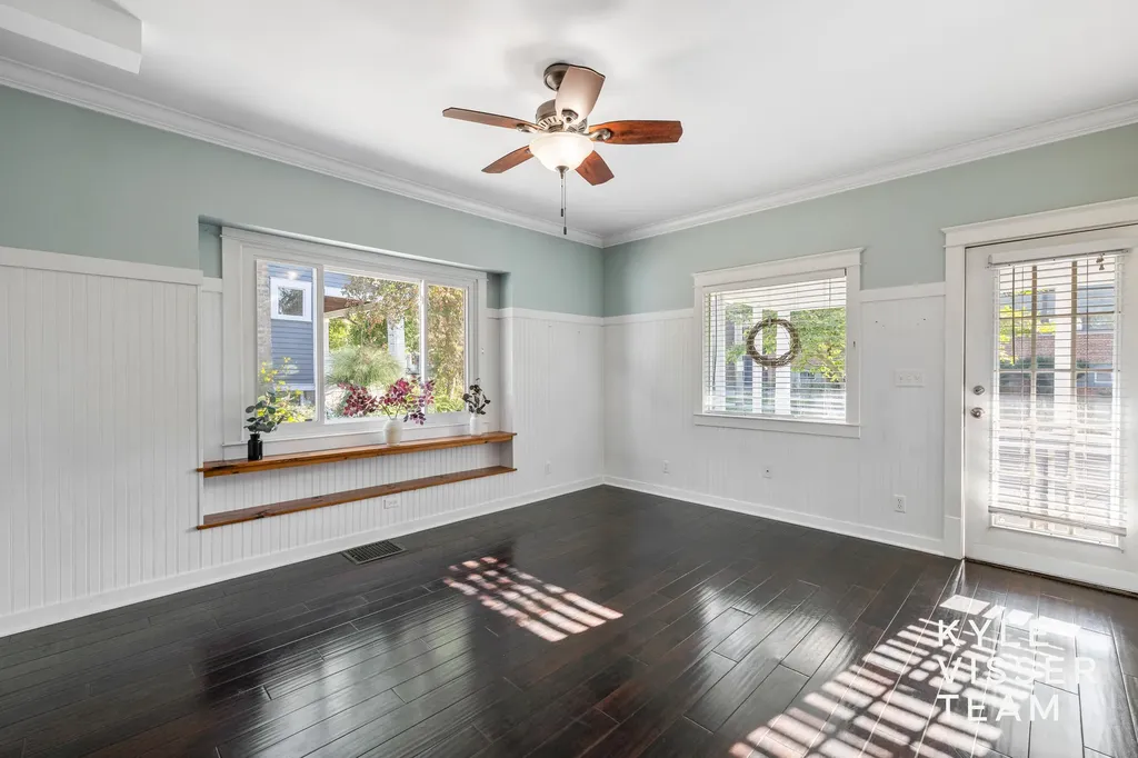 725 Gladstone Drive SE East Grand Rapids City MI 49506