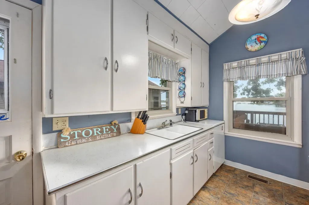 11415 Oak Drive Prairieville Township MI 49046