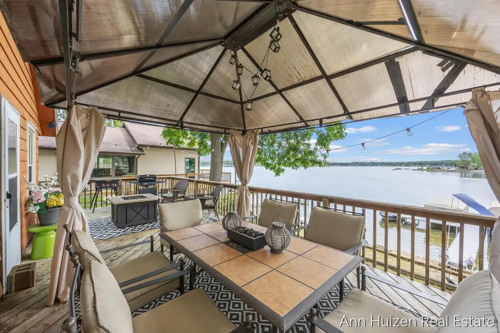 11415 Oak Drive Prairieville Township MI 49046