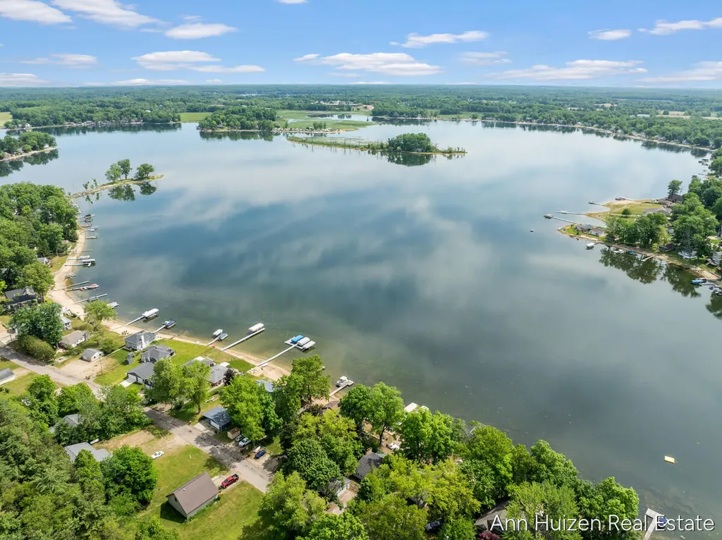 11415 Oak Drive Prairieville Township MI 49046