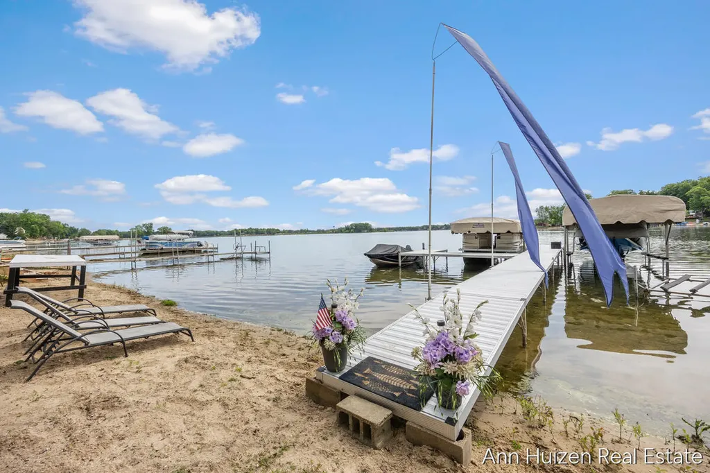 11415 Oak Drive Prairieville Township MI 49046