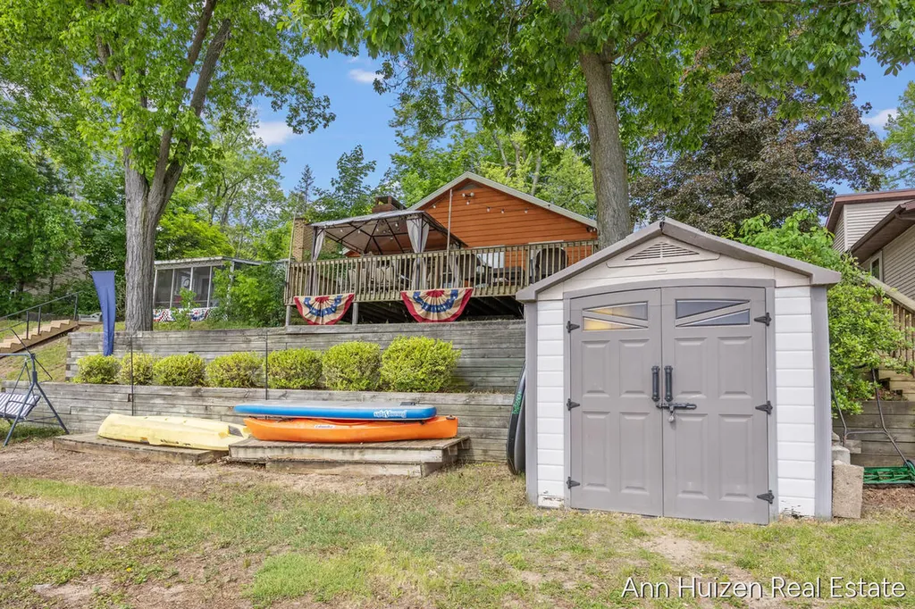 11415 Oak Drive Prairieville Township MI 49046