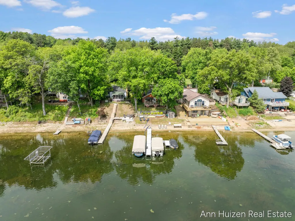 11415 Oak Drive Prairieville Township MI 49046