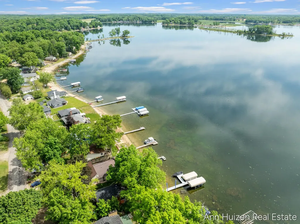 11415 Oak Drive Prairieville Township MI 49046