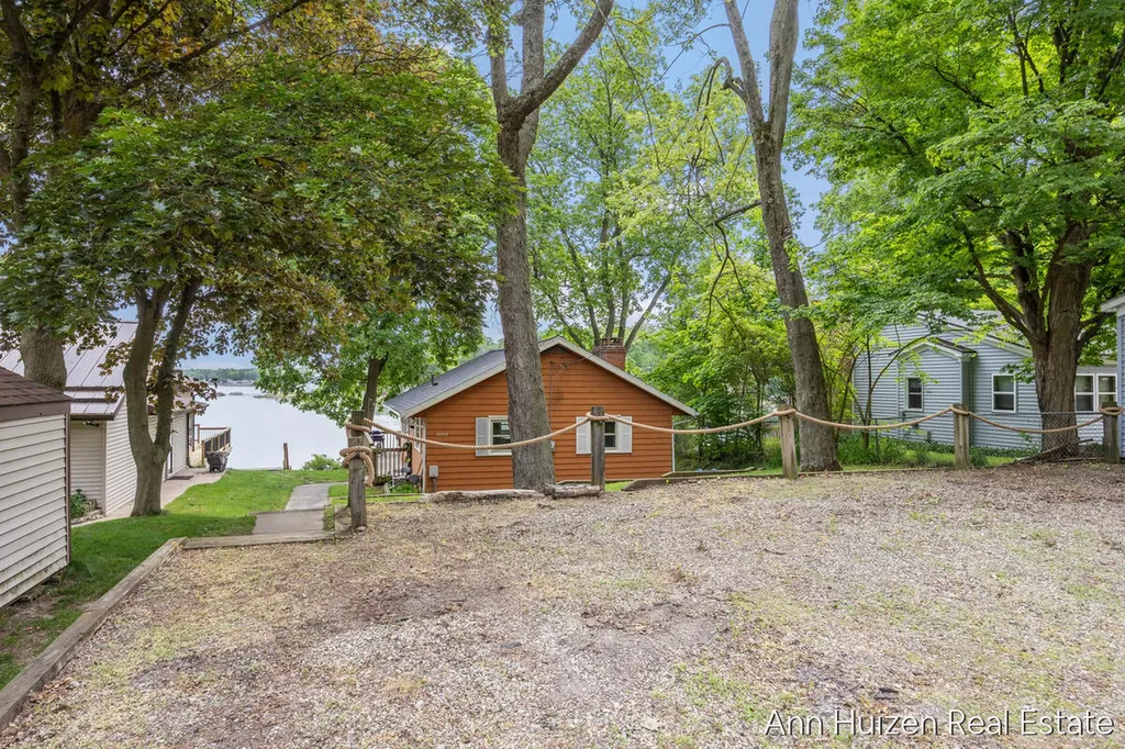 11415 Oak Drive Prairieville Township MI 49046