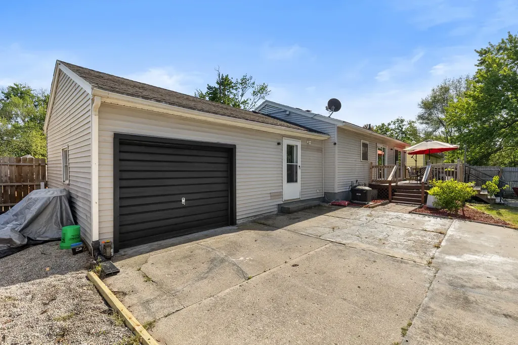 2469 Eden Street SW Wyoming City MI 49519