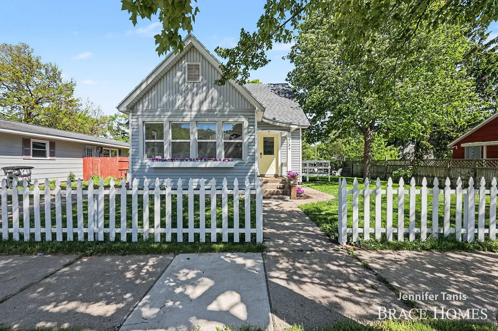 2154 Morton Avenue Muskegon City MI 49441