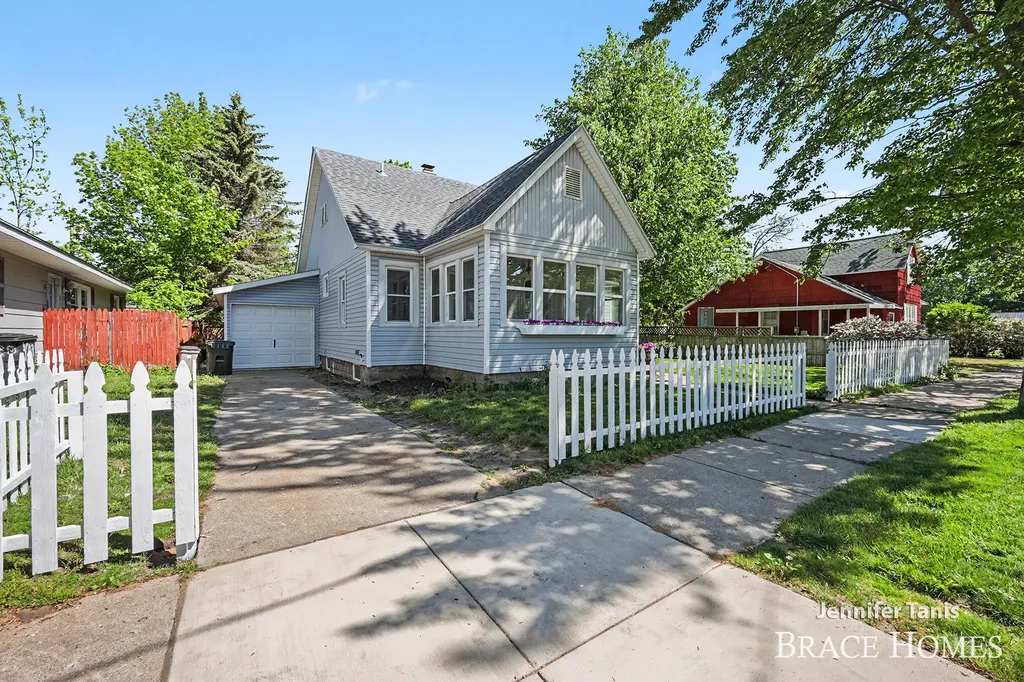 2154 Morton Avenue Muskegon City MI 49441