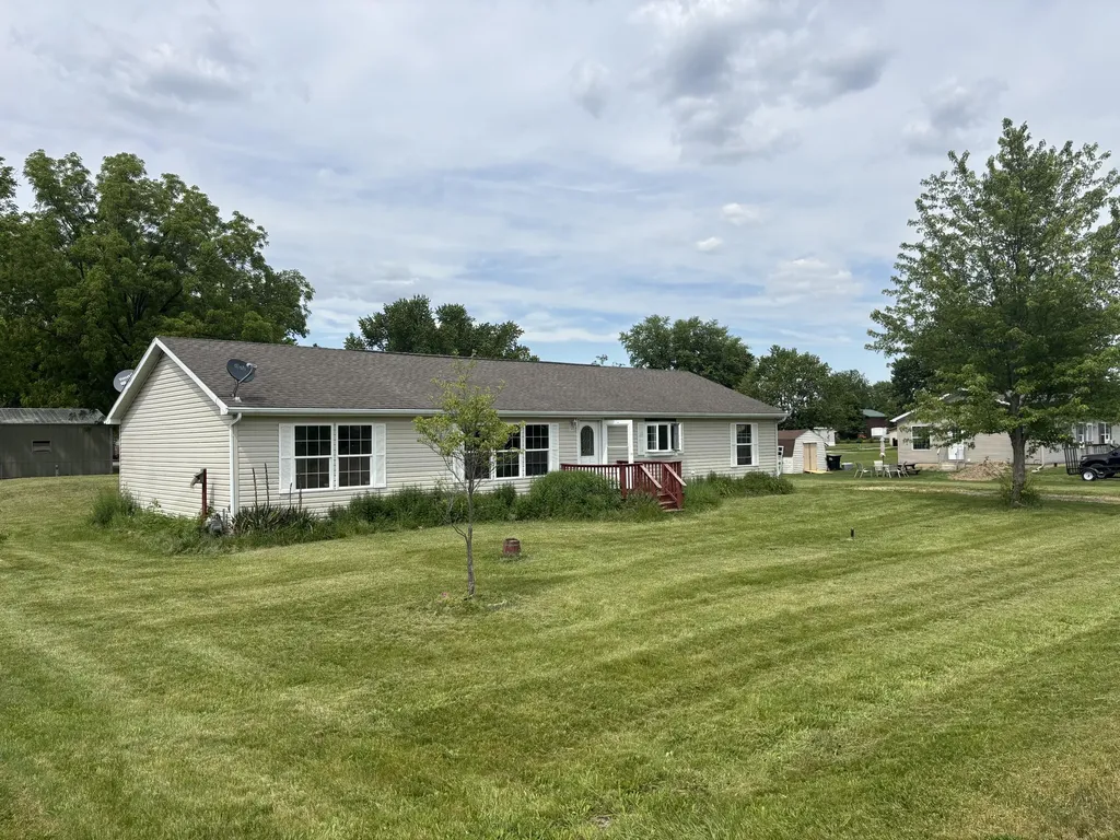 360 Deerfield Drive Kinderhook Township MI 49036