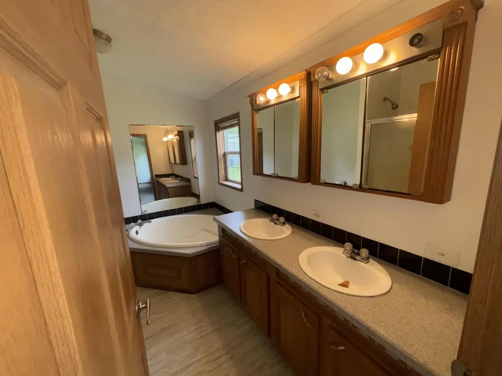 360 Deerfield Drive Kinderhook Township MI 49036