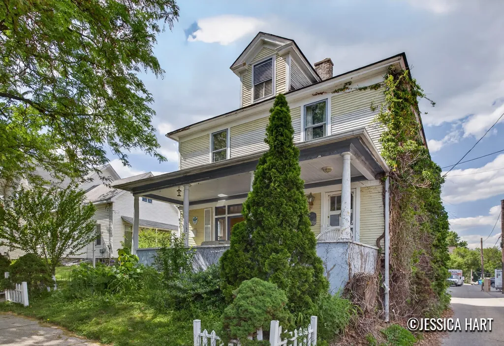 211 Trowbridge Street NE Grand Rapids City MI 49503